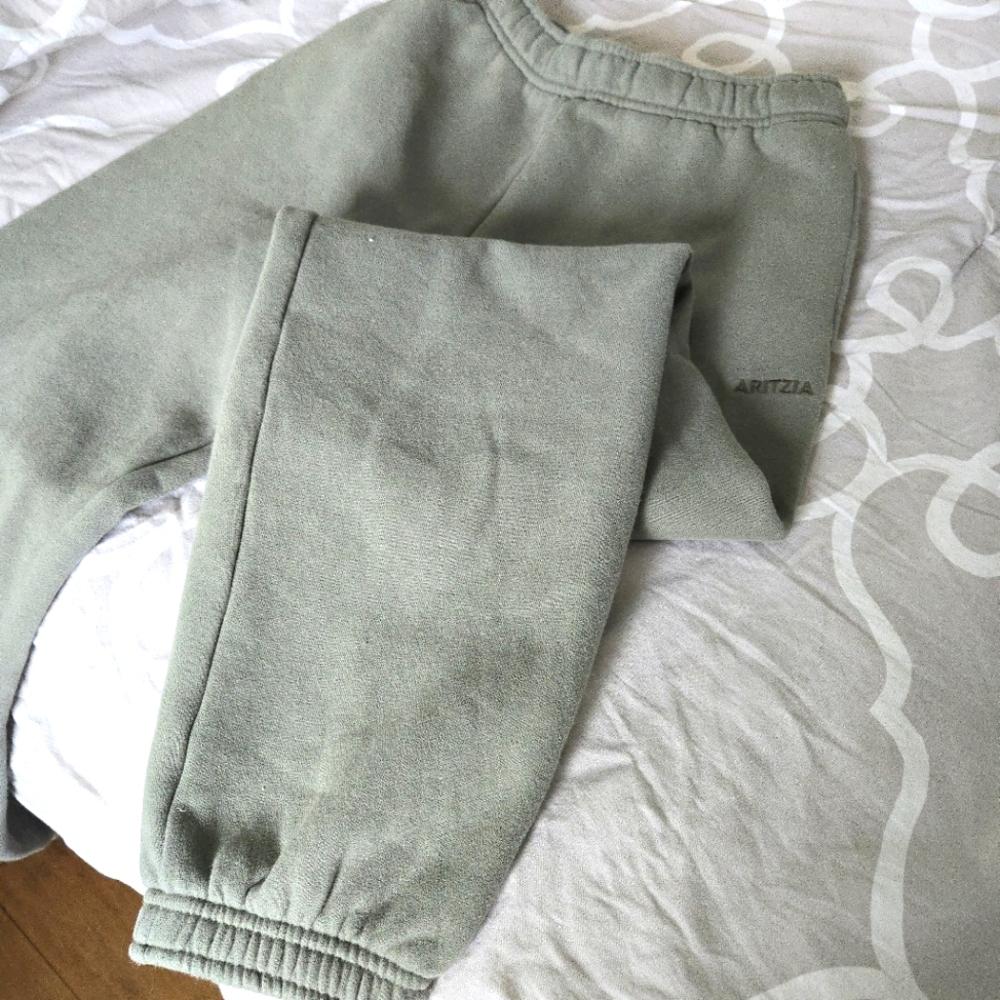 Aritzia Mega Fit Sweatfleece